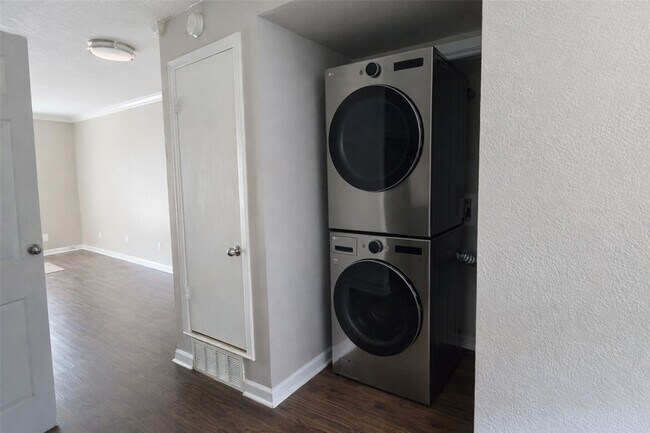 Building Photo - 4335 Cedar Springs Rd