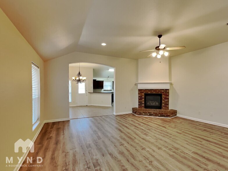 Building Photo - 6513 Sierra Madre Dr