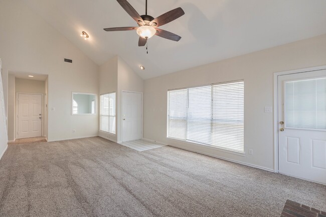 Building Photo - 5834 Spring Square