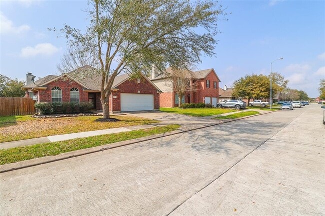 Building Photo - 18611 Woodbreeze Dr