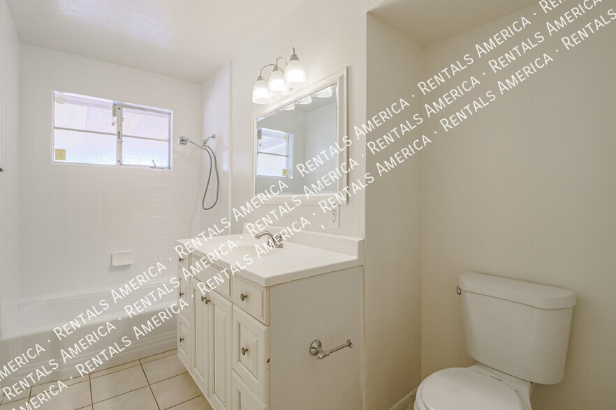 Building Photo - 4201 E Stanford Dr