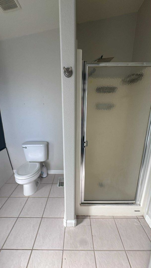 Building Photo - Cute home in gated community! 3/2