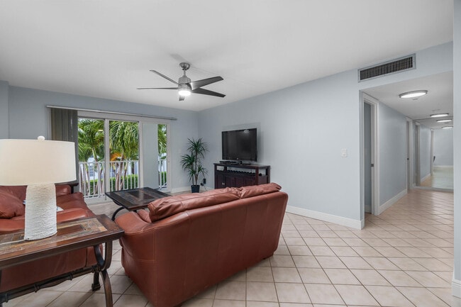 Building Photo - 950 Ponce De Leon Rd