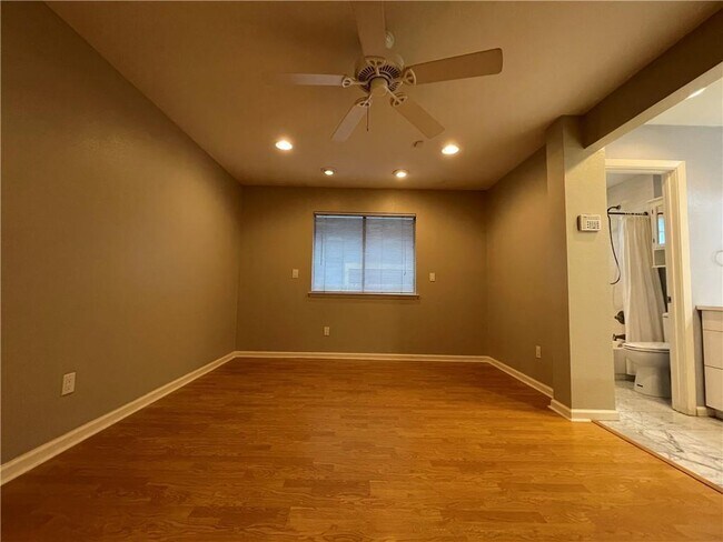 Building Photo - 8406 Birmingham Dr