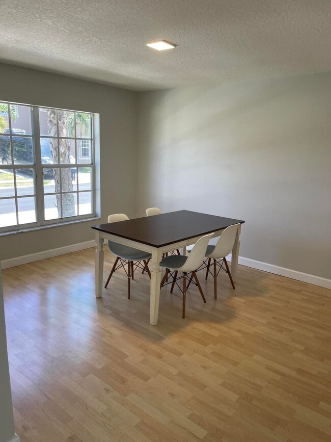 Building Photo - 20886 Avenel Run