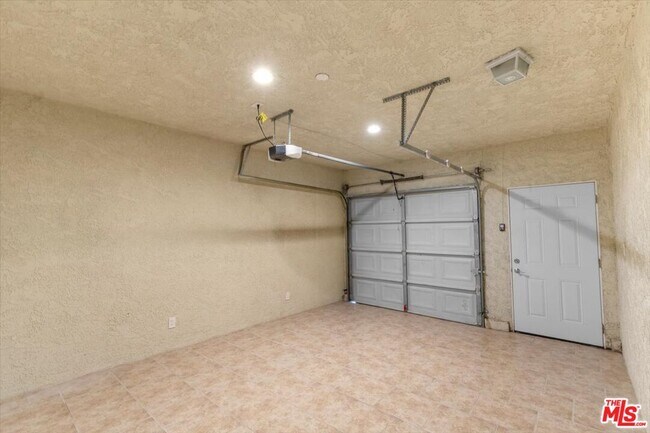 Building Photo - 262 MacDonald St