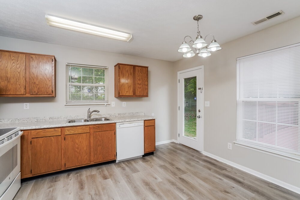 Building Photo - 4613 Lunenburg Dr