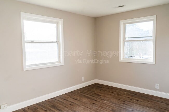 Building Photo - 3311 Canary Ave