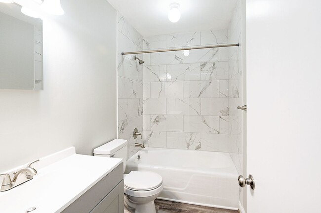 Building Photo - Move-in Ready, Renovated Duplex Just Off Rio Rd & Near Pen Park