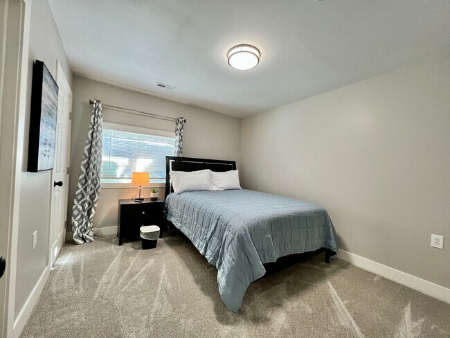 Building Photo - Quaint 4 Bedroom furnished Ranch Home in Mason Ohio