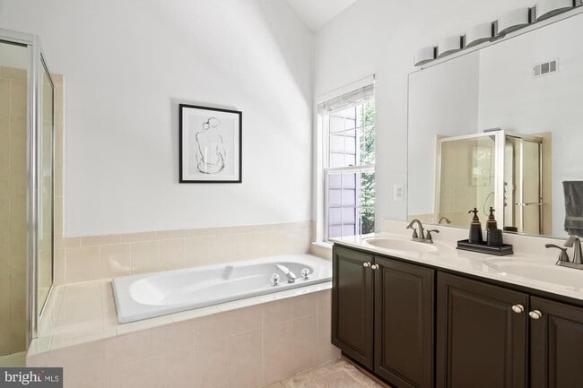 Building Photo - 4749 Thornbury Dr