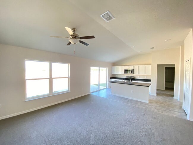 Building Photo - Desirable Marion Oaks Neighborhood 4/2/2 *WON'T LAST*