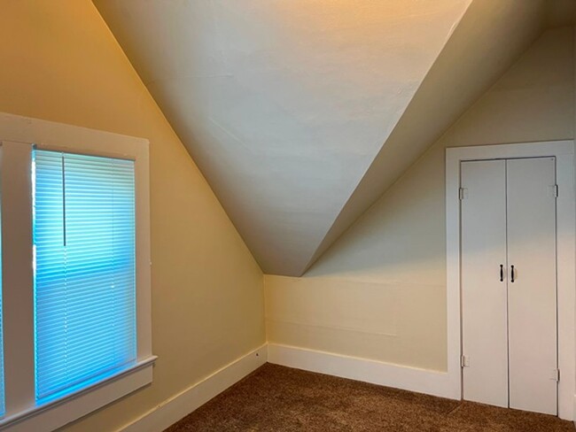 Building Photo - 4Bd/2Ba Two Story House-Available soon