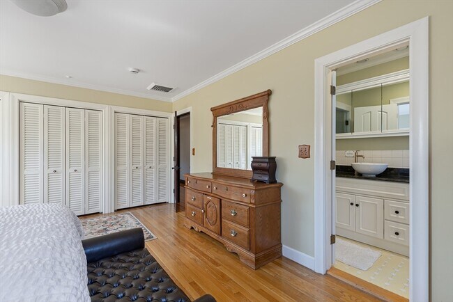 Building Photo - 10 Stonewood Dr