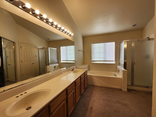 Building Photo - Beautiful Northwest Reno Home!