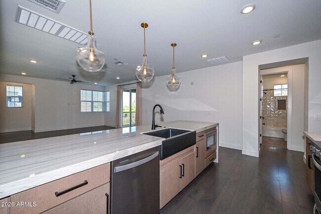 Building Photo - 11300 N Casa Dega Dr