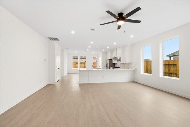 Building Photo - 28927 Rustic Robin Ln