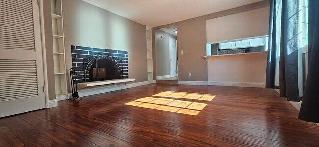 Building Photo - 2010 18th St