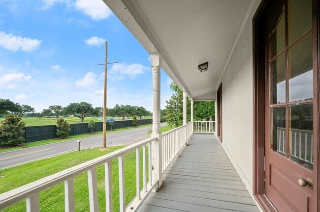 Building Photo - 2662 Brentwood Dr