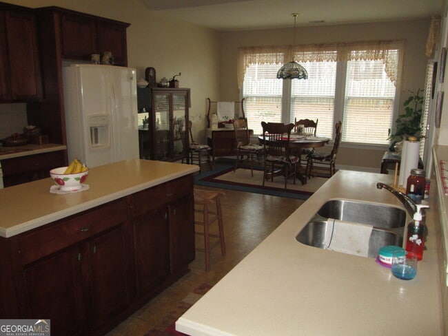 Building Photo - 10 Colonial Ct