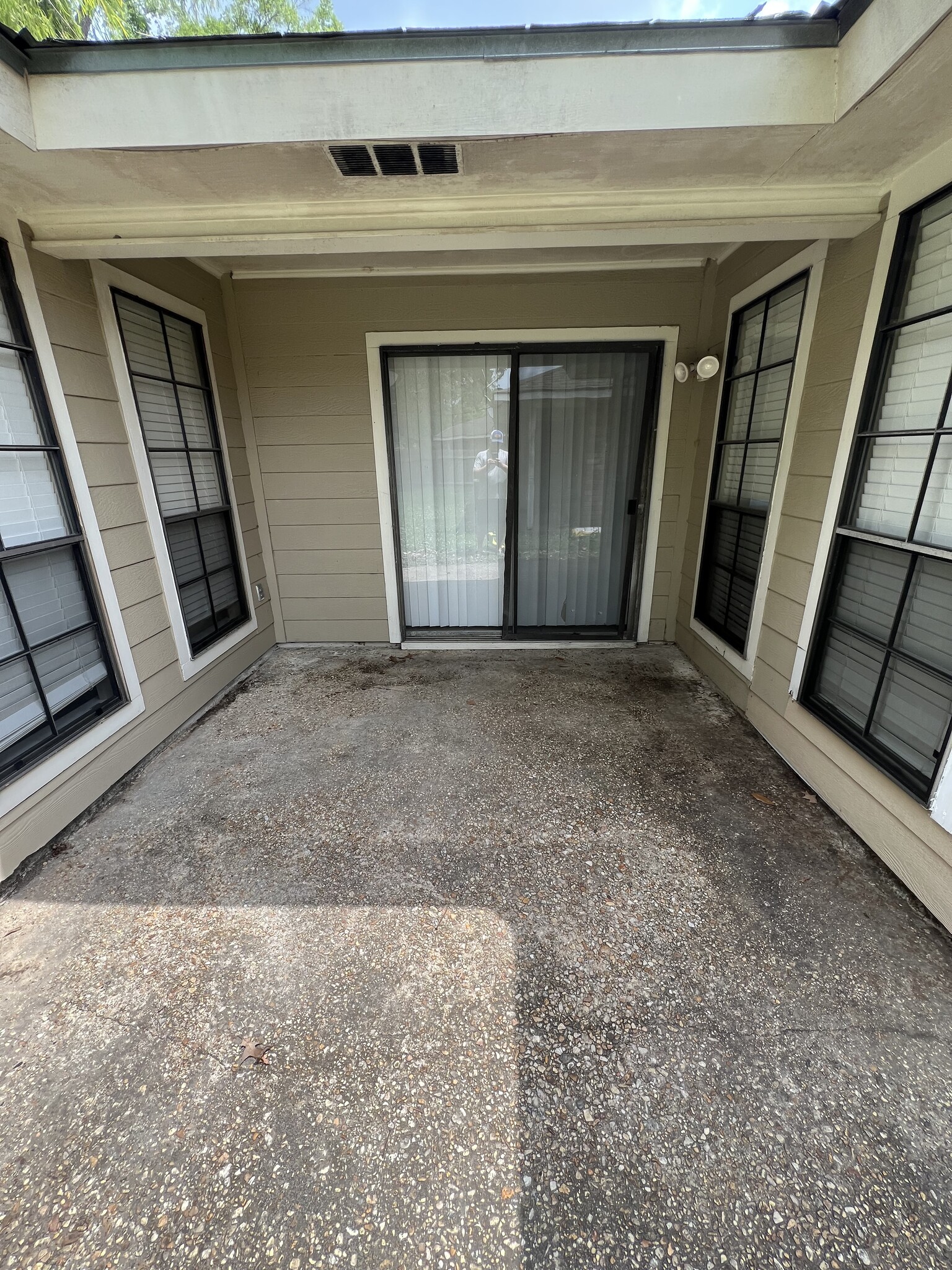 Building Photo - 1127 Willow Creek Dr