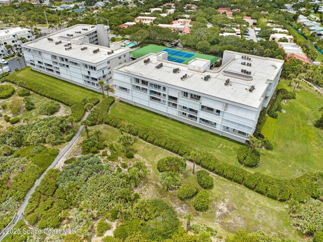 Building Photo - 8700 Ridgewood Ave