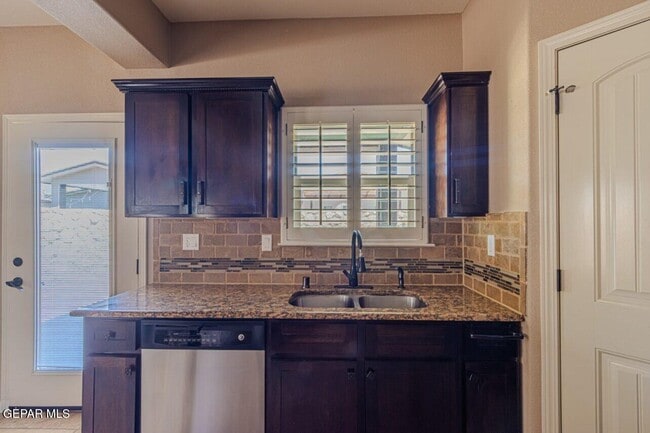 Building Photo - 3824 Loma Brisa Dr