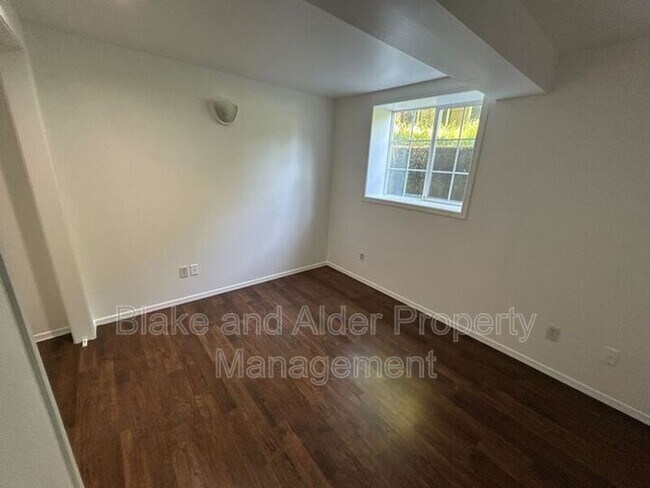 Building Photo - 198 NE 157th Ave