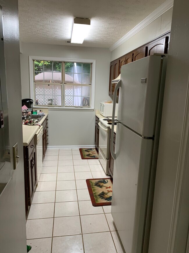 Kitchen - refregirator and dishwasher - 1161 Greenyard Way
