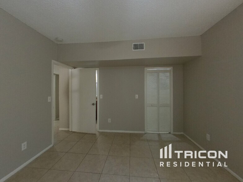 Building Photo - 7914 Tumblestone Dr