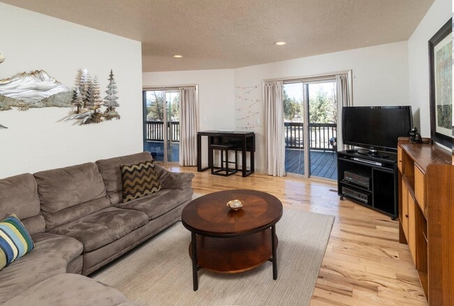 Building Photo - Beautiful Home in the Country with Views, ...