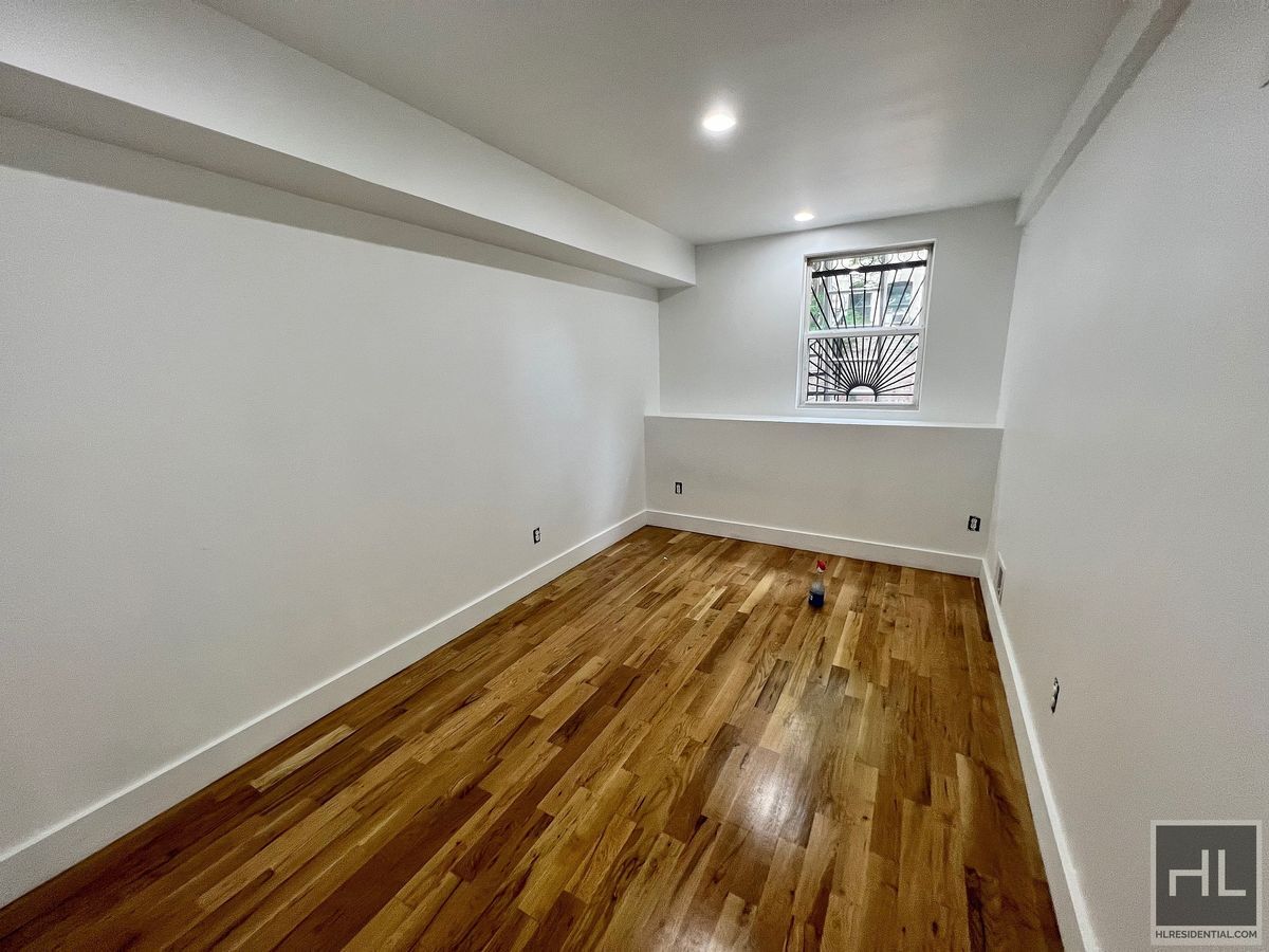 Building Photo - 2BR 1BA Townhouse Private Garden & In-Unit Laundry on Ocean Hill Bushwick Border