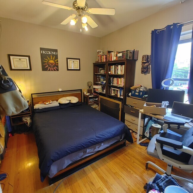 Building Photo - 852 1/2 W Agatite Ave