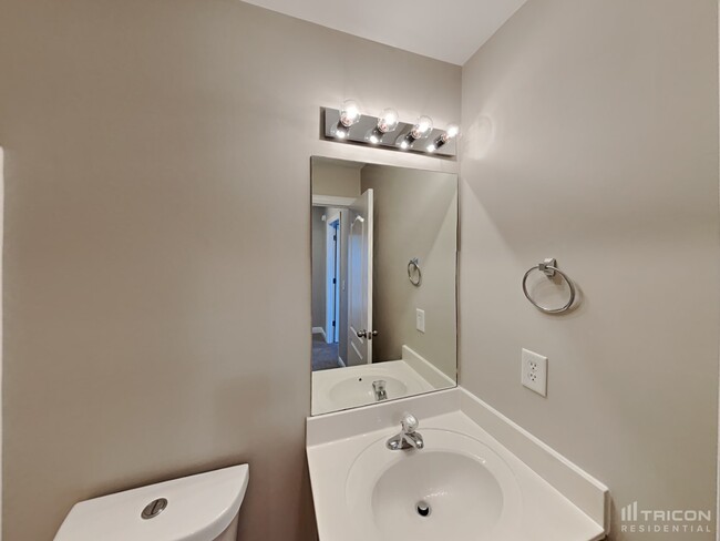 Building Photo - 6820 Scarlet Ridge Dr