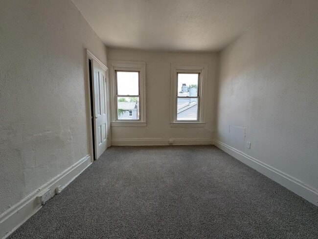 Building Photo - 257 37th St