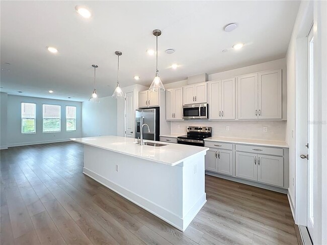 Building Photo - 15465 Hamlin Pk Dr
