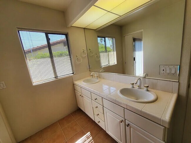 Jack n Jill bath with dual vanities - 72836 Mesa View Dr