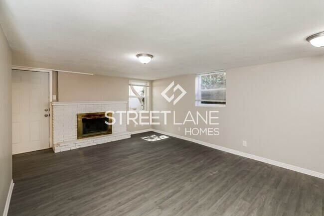 Building Photo - NOW OFFERING FIRST FULL MONTH FREE!!