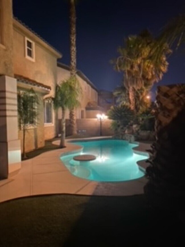 Building Photo - Beautiful 2 story home in Southern Highlands