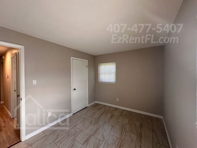 Building Photo - 2155 Aaron Ave