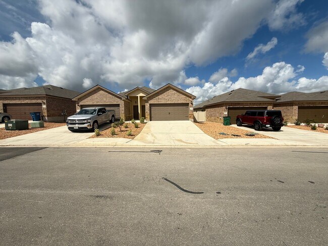 Building Photo - 436-438 Emma Dr