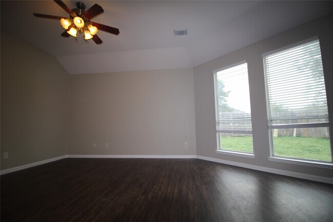 Building Photo - 16730 Town Glade Dr
