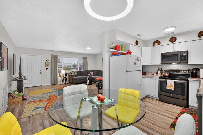 Building Photo - Island Living Made Easy — Remodeled 2BR Home, Fully Fenced Yard Near Downtown St. Pete