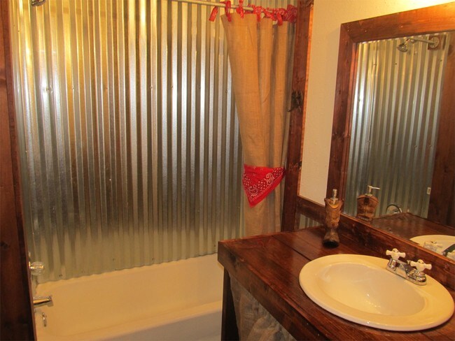 Building Photo - 610 Jefferson Ave