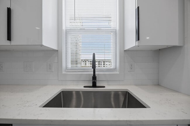 Building Photo - Stylish & Spacious Home in Prime Durham Location – Modern Living with Comfort & Convenience