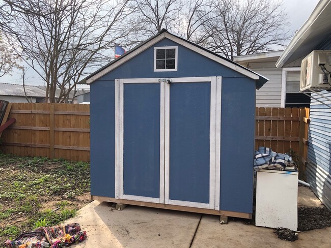 Building Photo - Down Town