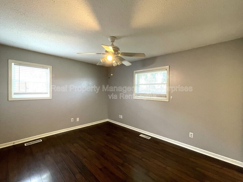 Building Photo - 6317 N Warren Ave