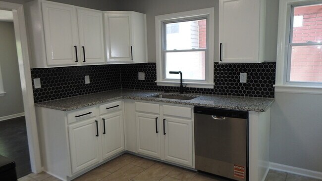 Building Photo - 3 bed 1 bath in Midtown KC