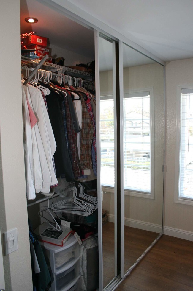 Building Photo - 33 Oxford