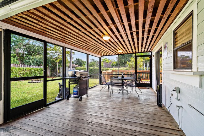 Building Photo - 500 Oak Shadow Way